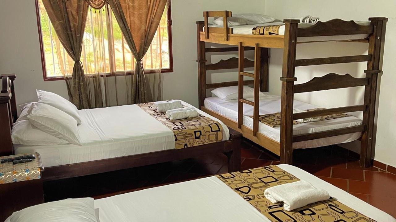 Hotel Campestre Palmas Del Zamorano San Gil Buitenkant foto