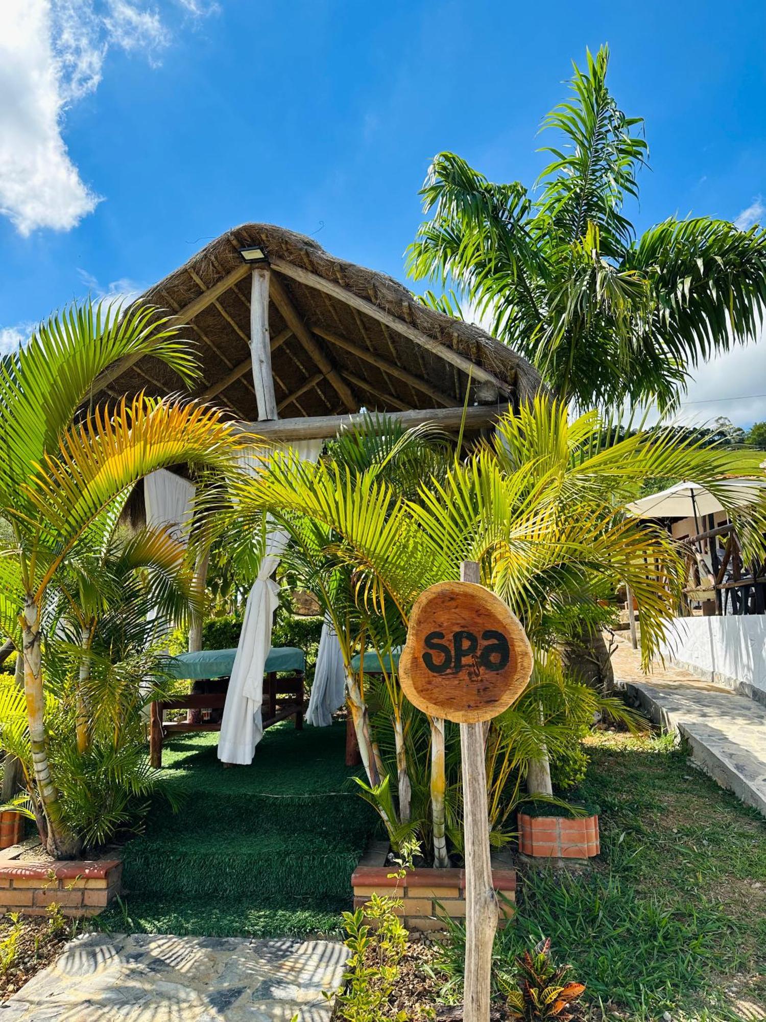 Hotel Campestre Palmas Del Zamorano San Gil Buitenkant foto