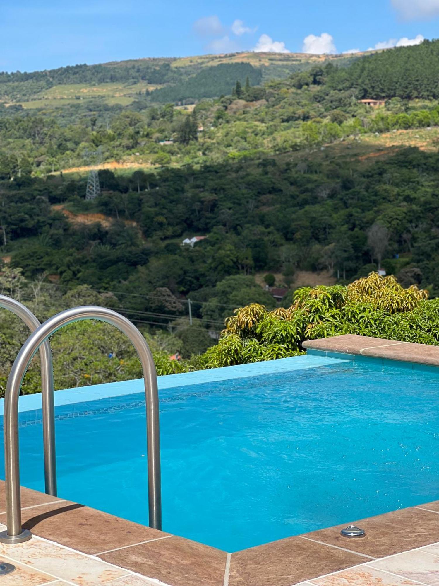 Hotel Campestre Palmas Del Zamorano San Gil Buitenkant foto