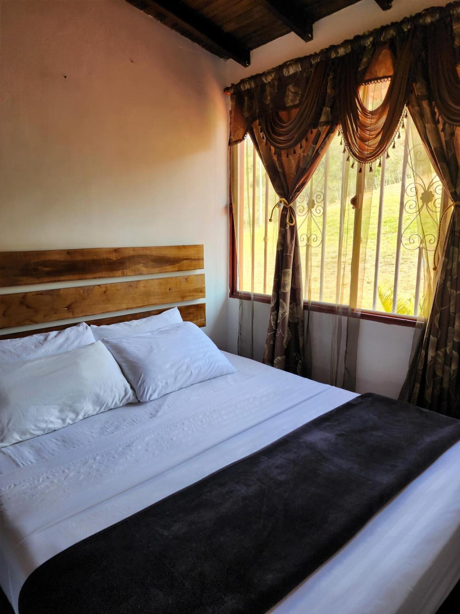 Hotel Campestre Palmas Del Zamorano San Gil Buitenkant foto