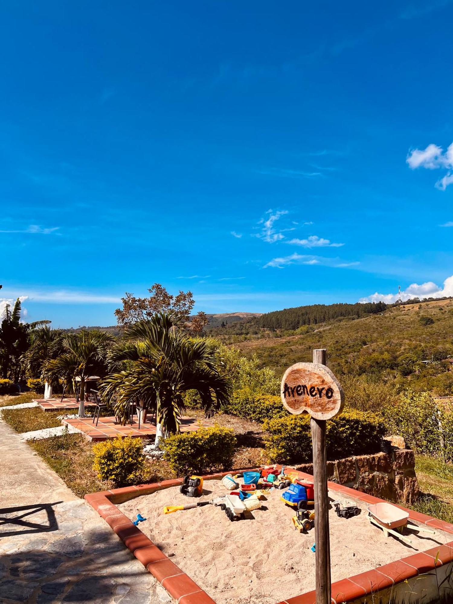 Hotel Campestre Palmas Del Zamorano San Gil Buitenkant foto