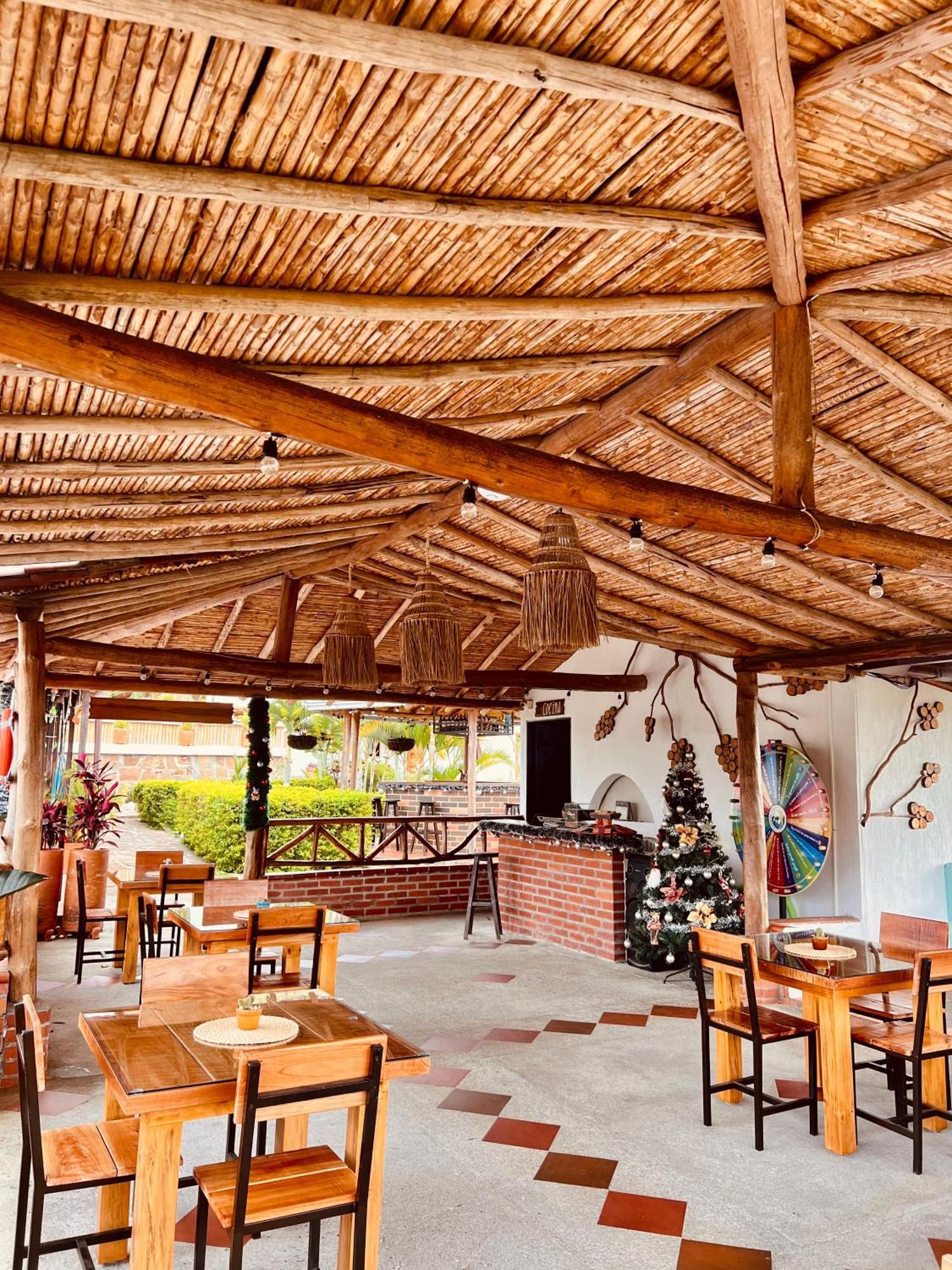 Hotel Campestre Palmas Del Zamorano San Gil Buitenkant foto
